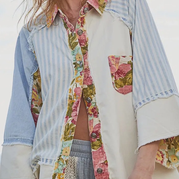 POL. 🩷 Oversized Raglan Sleeve Print Woven Button up Top. - Picture 5 of 6